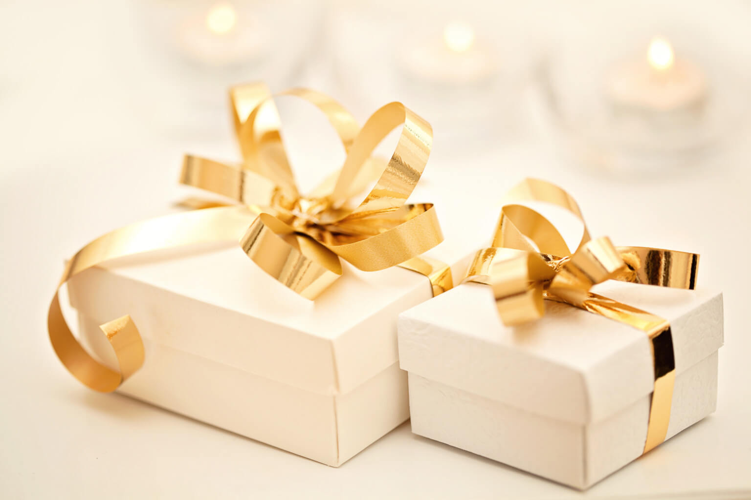 Top 6 Romantic Anniversary Gift Ideas For Husband - Aik ...