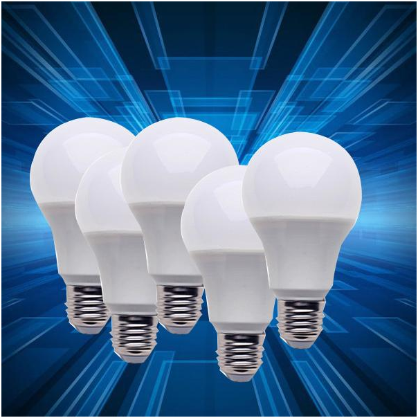 В помещении три лампы. Cветодиодные лампы p2 led Bulb 3w, e27, 7000k (дневного света). Лампа светодиодная 10w. Светодиодная лампа 3w (9993). Лампа светодиодная led Bulb 10w e27 6500k HV 1pf/20 GMGC.